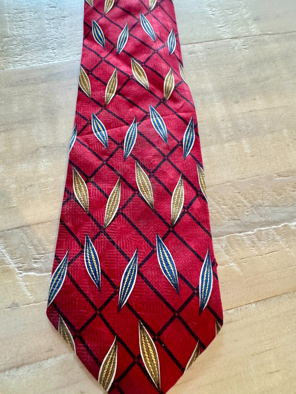 Z INC. Men's Necktie Red Geometric Leaf Pattern